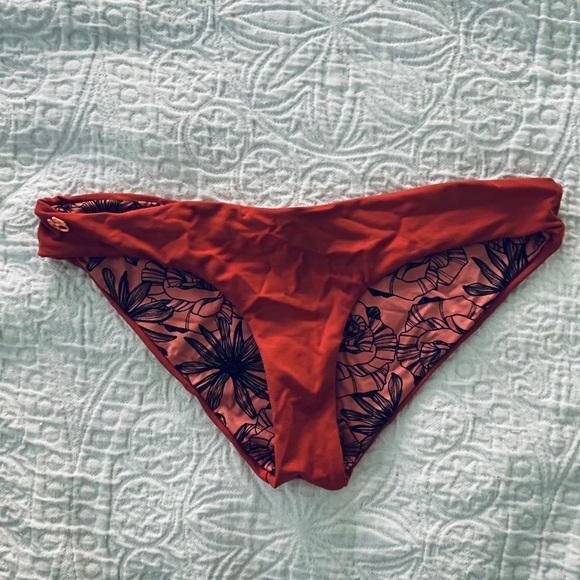 Maaji rust colored reversible bikini bottoms - Picture 3 of 3